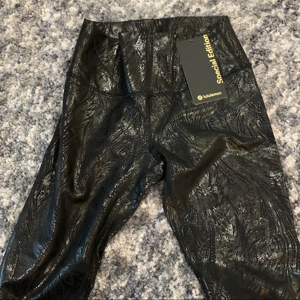 Lululemon 28” Black Shine  Leggings 🖤